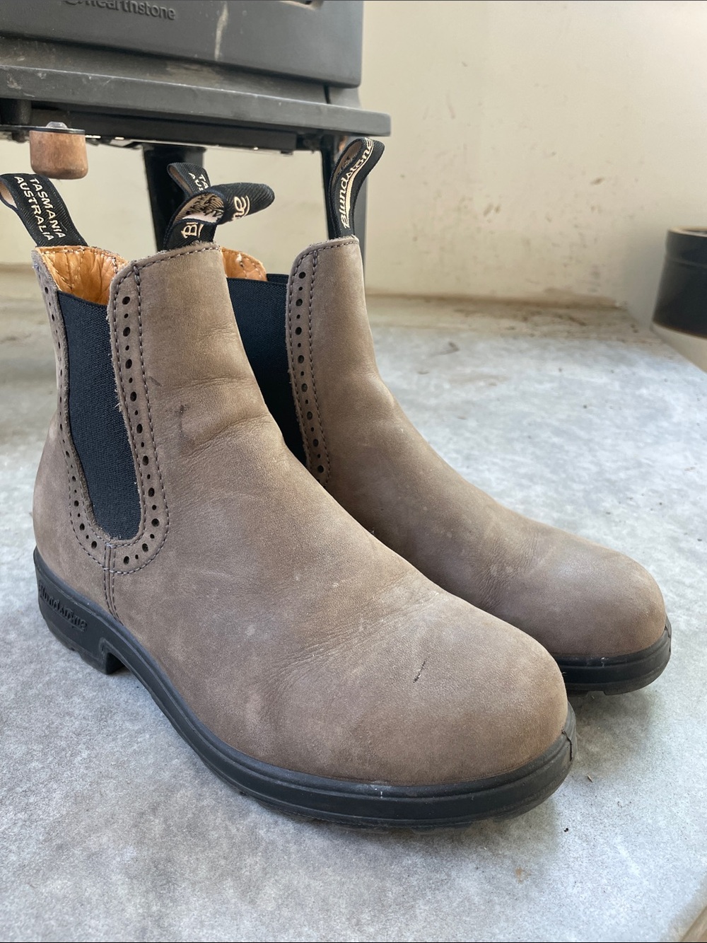 Blundstone leather boots in very good condition. 5.5 kids/mens, 7.5 women’s